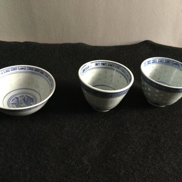 Lot of 5 Vintage Chinese rice eyes grain translucent dragon pattern cups & bowl - Picture 7 of 11